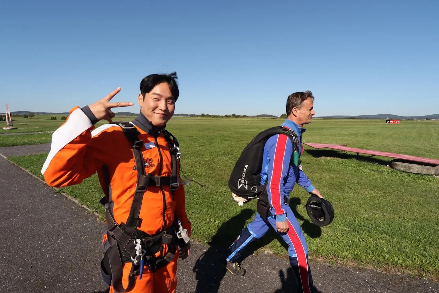 Tandem skydiving Jump-tandem